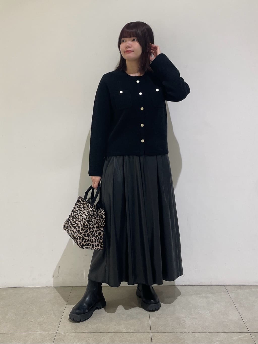 emikaさんの「INDIVI｜【ミニブークレ素材】ジャケットライクカーディガン」を使ったコーディネート