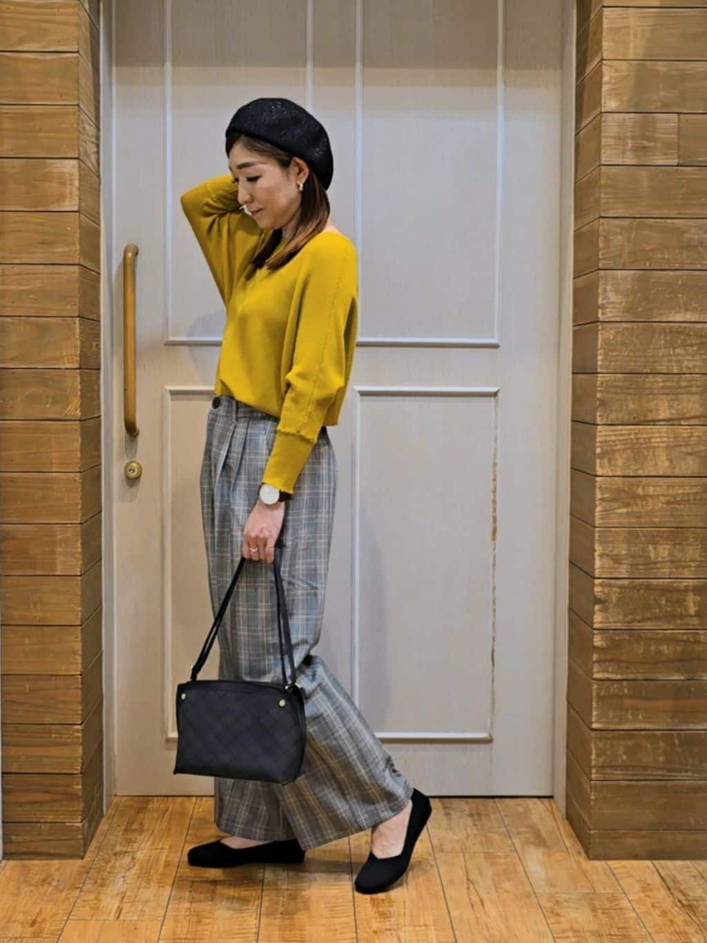 きららさんの「SHOO･LA･RUE｜【洗濯機可/S-LL】すっきり上品きれい見え タックワイドパンツ」を使ったコーディネート