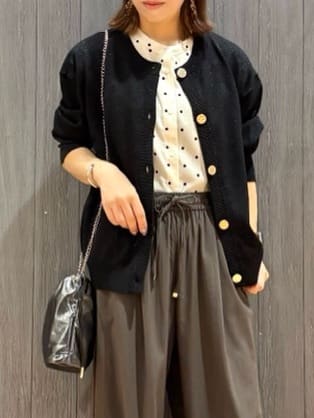 meiさんの「SHOO･LA･RUE｜【無地/ドット柄】お袖フリルが華やぐ きれいめブラウス」を使ったコーディネート