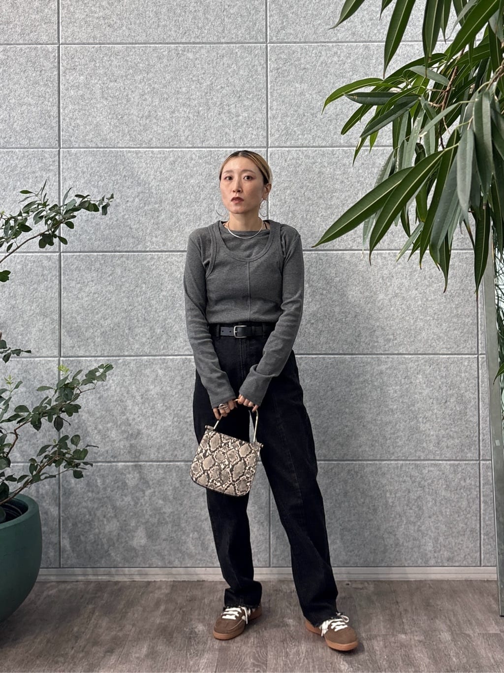 kotakiさんの「INDIVI｜スキッパーフォルムニット」を使ったコーディネート