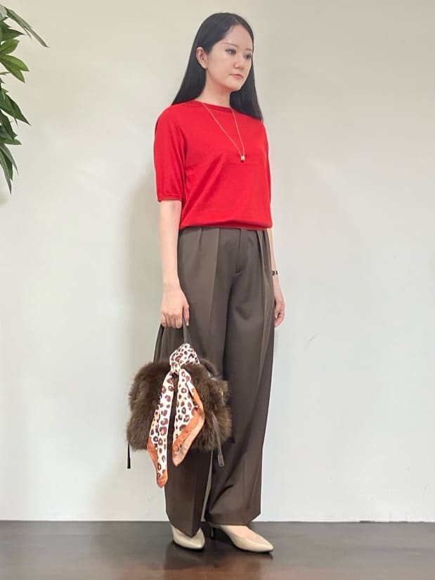 カレンさんの「UNTITLED｜【アンサンブル可/洗える/Vネック】ウールシルクカーディガン」を使ったコーディネート