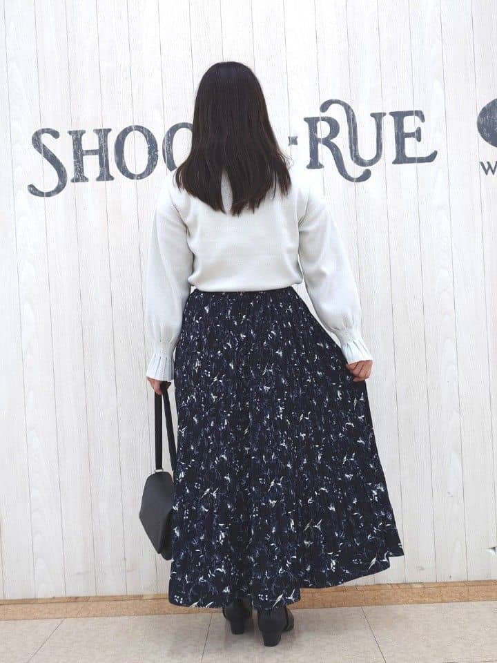 とろろさんの「SHOO･LA･RUE｜ファー&times;パール風付きニットティペット」を使ったコーディネート
