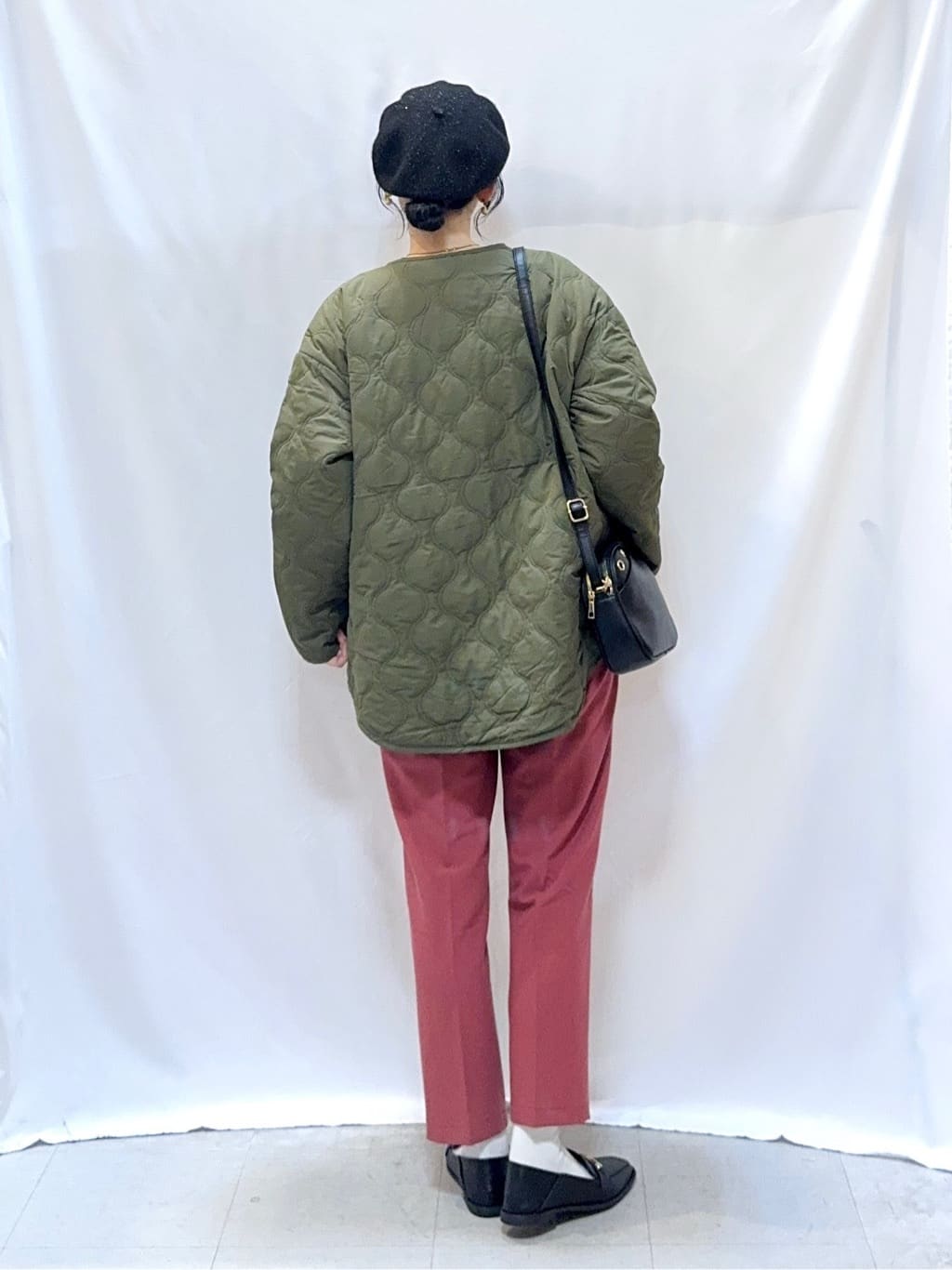 𝐇𝐢𝐫𝐨𝐦𝐢さんの「SHOO･LA･RUE｜【高レビュー/SS-LL/美脚シルエット】すっきりきれい見え テーパードパンツ」を使ったコーディネート