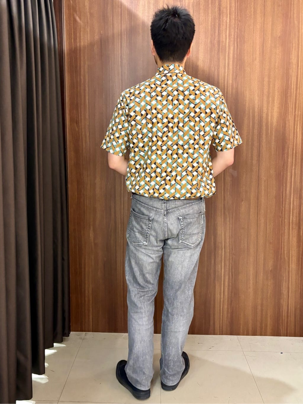 中村さんの「TAKEO KIKUCHI｜【COOL CITY WEAR】籠目アート柄 サッカーシャツ /通気性」を使ったコーディネート