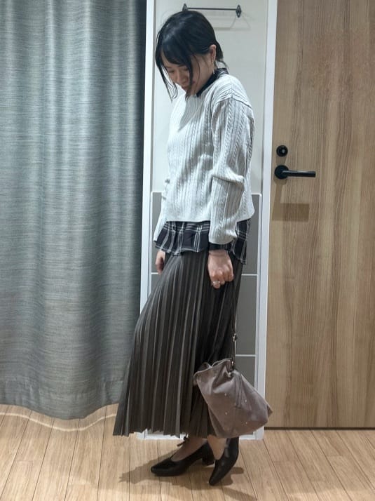 よっしーさんの「grove｜【毛玉軽減／洗える】クロップドミニケーブルニット」を使ったコーディネート