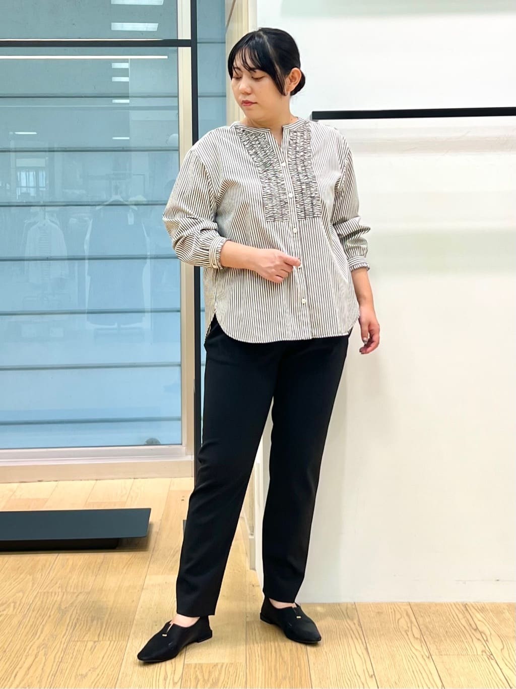 shimaさんの「INDIVI｜【洗える】胸元タックフリル長袖ブラウス」を使ったコーディネート