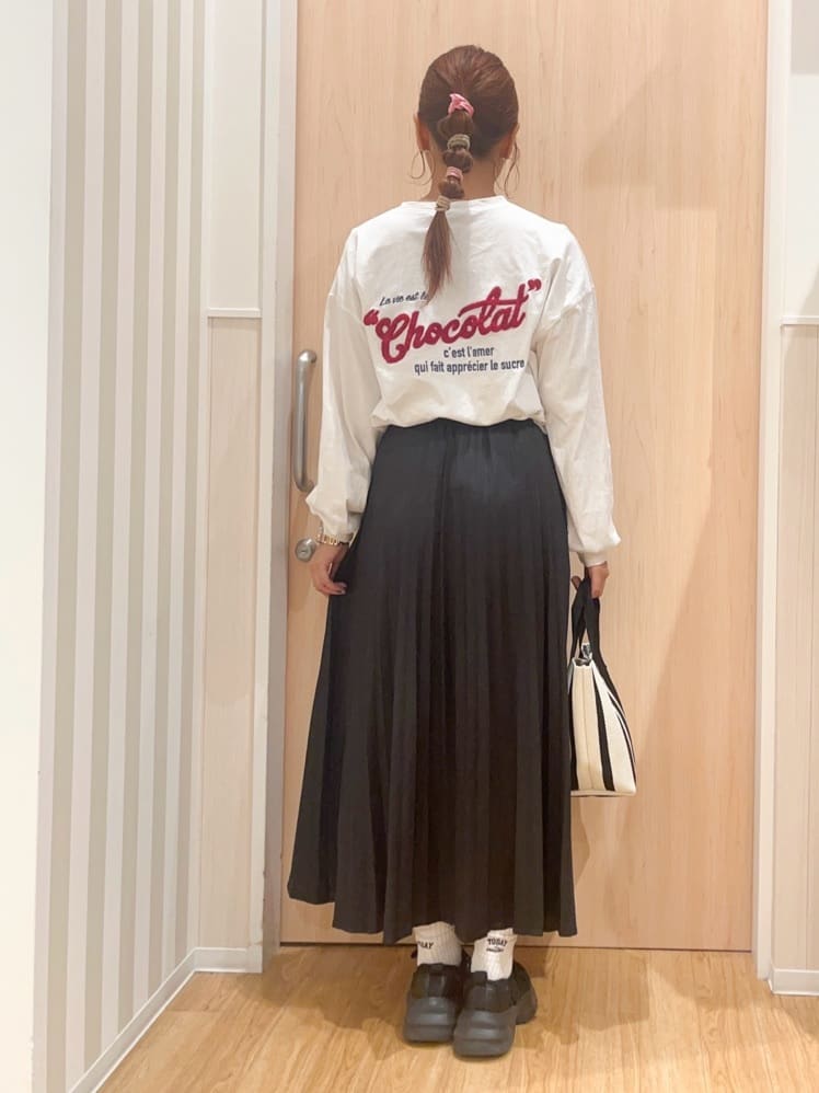 natsumiさんの「SHOO･LA･RUE｜グラフィックアソート BIGロンT」を使ったコーディネート