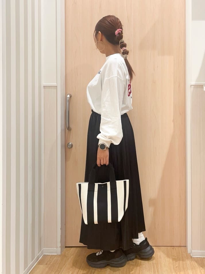 natsumiさんの「SHOO･LA･RUE｜グラフィックアソート BIGロンT」を使ったコーディネート