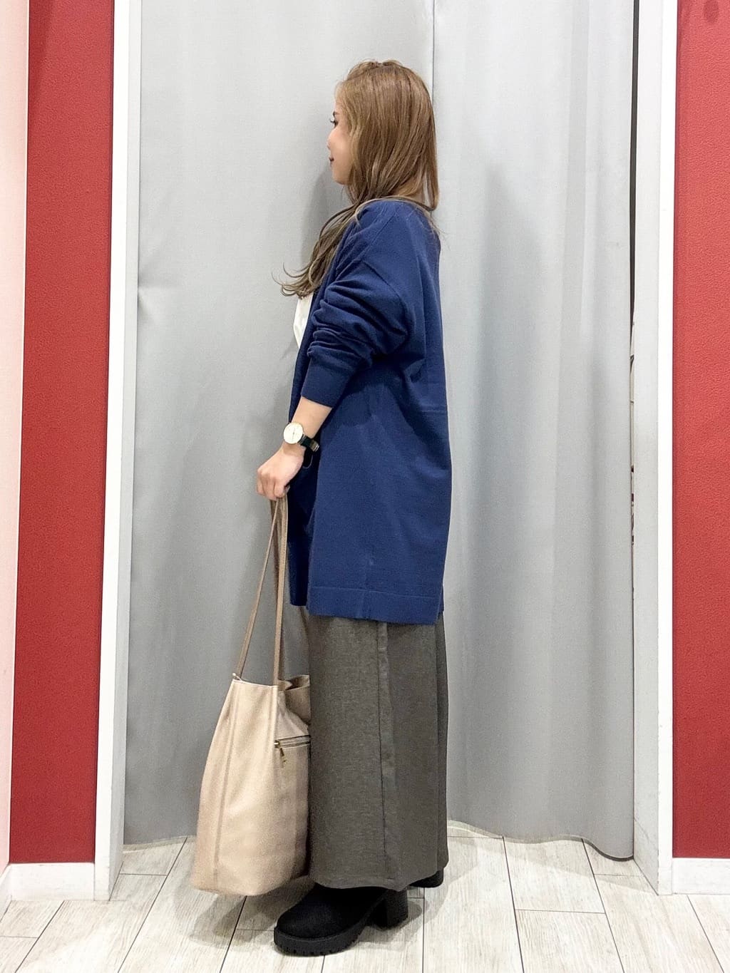 shioさんの「SHOO･LA･RUE｜【S-LL】大人のデイリースタイルに お袖タック フェイクパール付きトップス」を使ったコーディネート