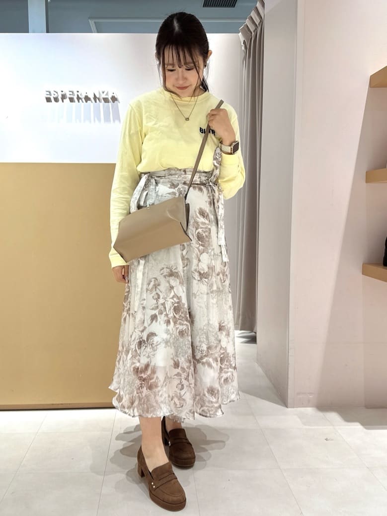 neinaさんの「ESPERANZA｜ヒールアップローファー」を使ったコーディネート