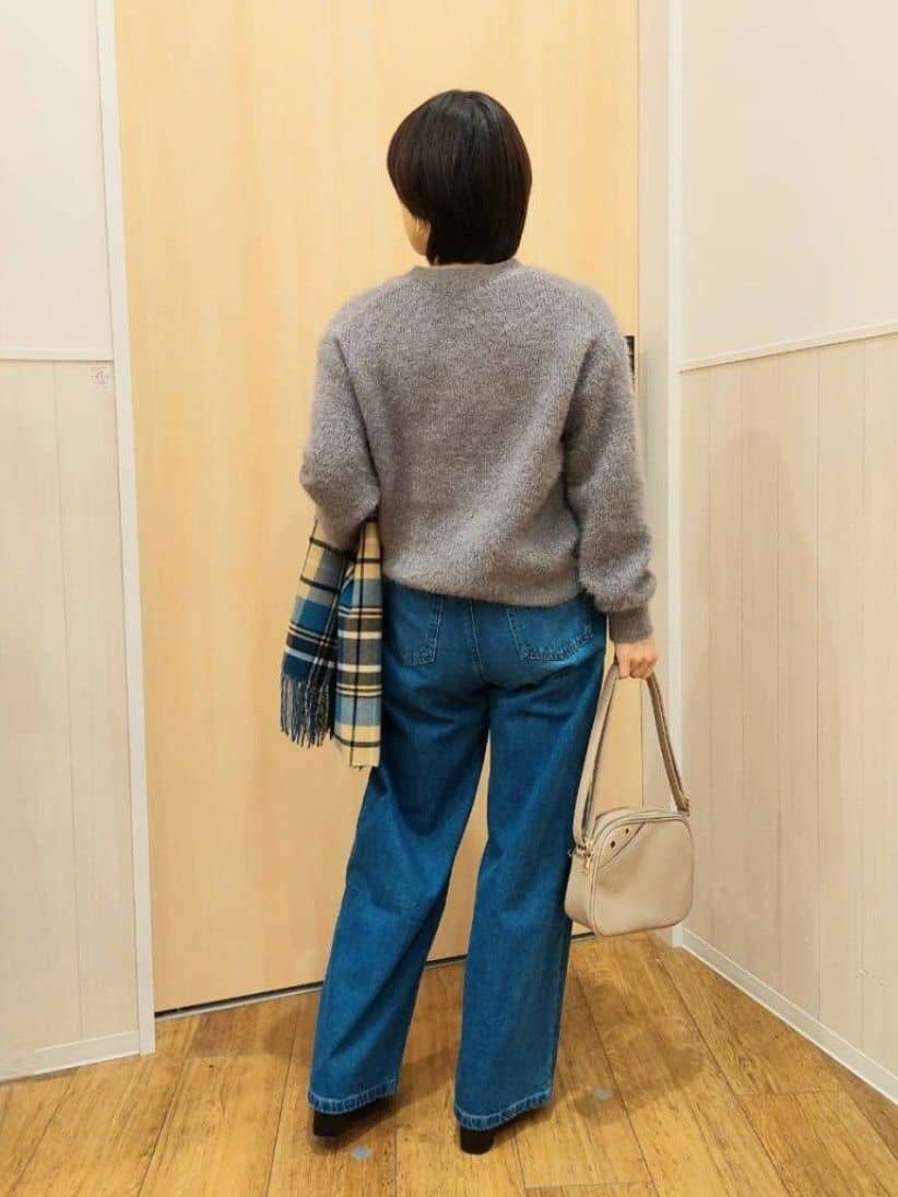 Kさんの「SHOO･LA･RUE｜【高レビュー/S-LL】脚のラインを拾いにくい デニムワイドパンツ」を使ったコーディネート