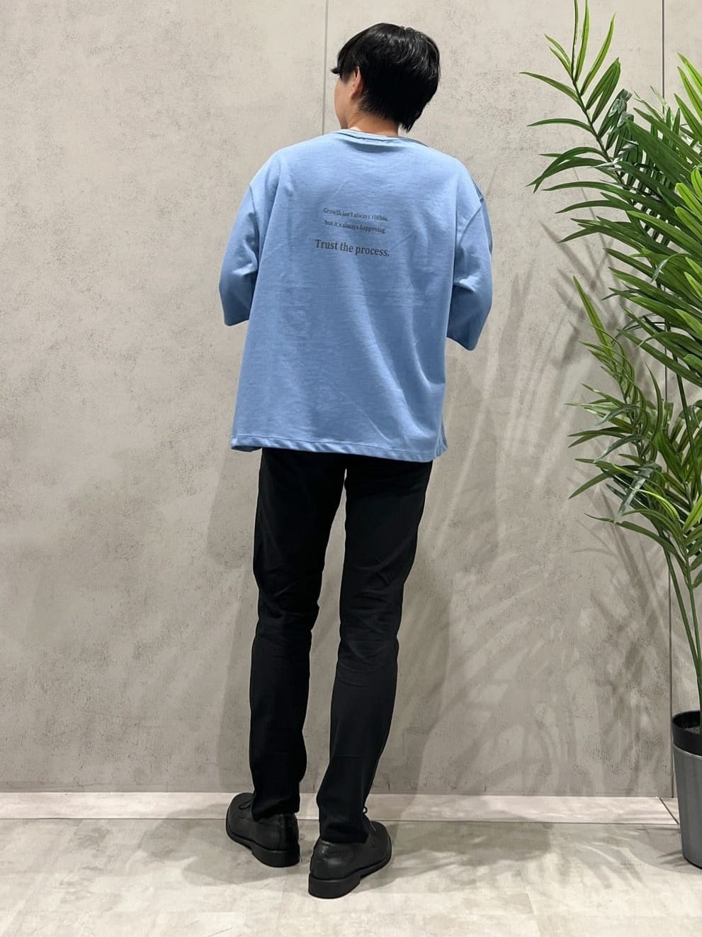 SHI-MAさんの「THE SHOP TK｜配色刺繍6分袖Tシャツ 【ビッグシルエット／洗濯機OK】」を使ったコーディネート