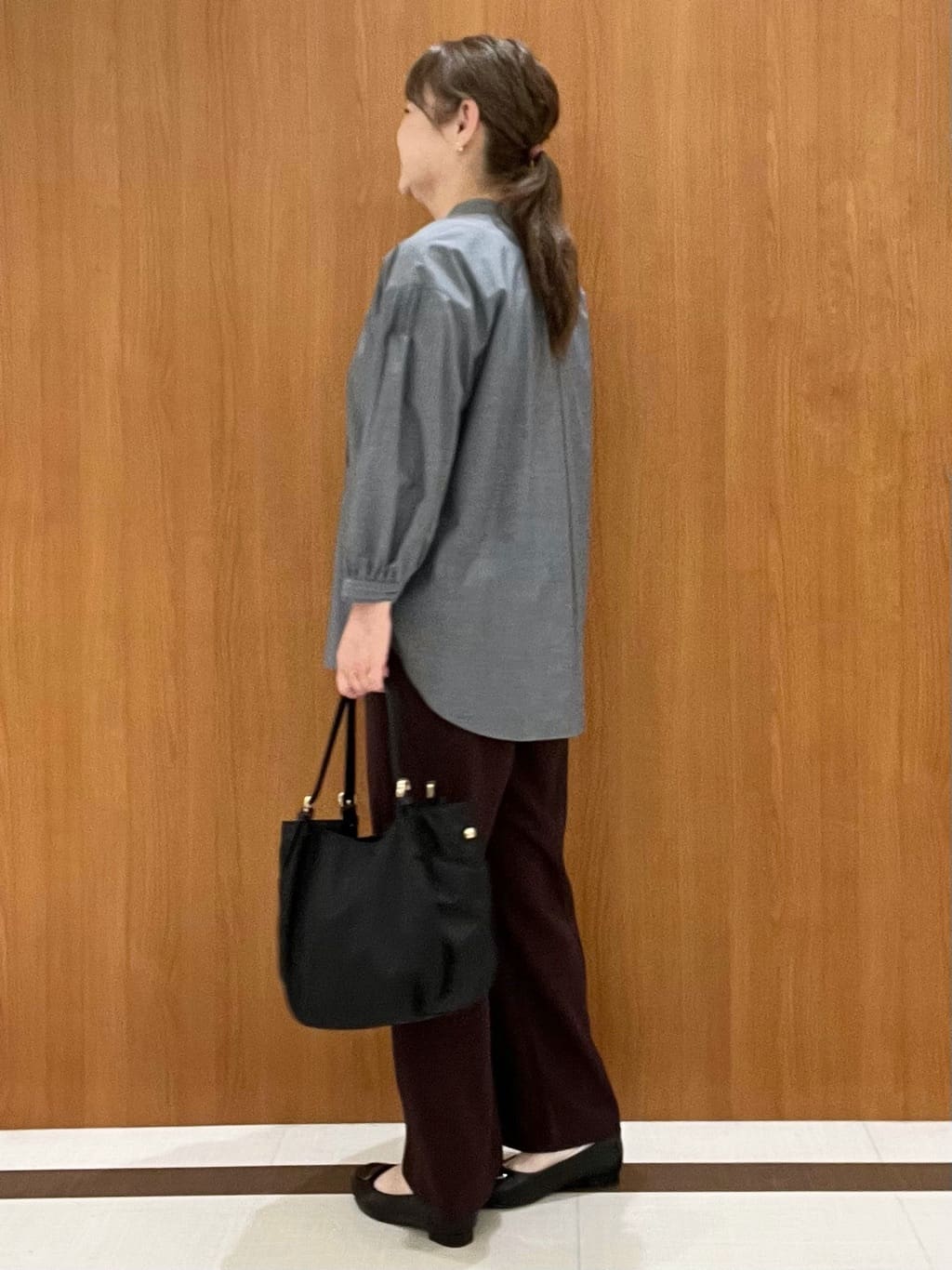 Hiroさんの「Reflect｜【程よいゆとり感／体型カバー】ピンタックデザインシャンブレーブラウス」を使ったコーディネート