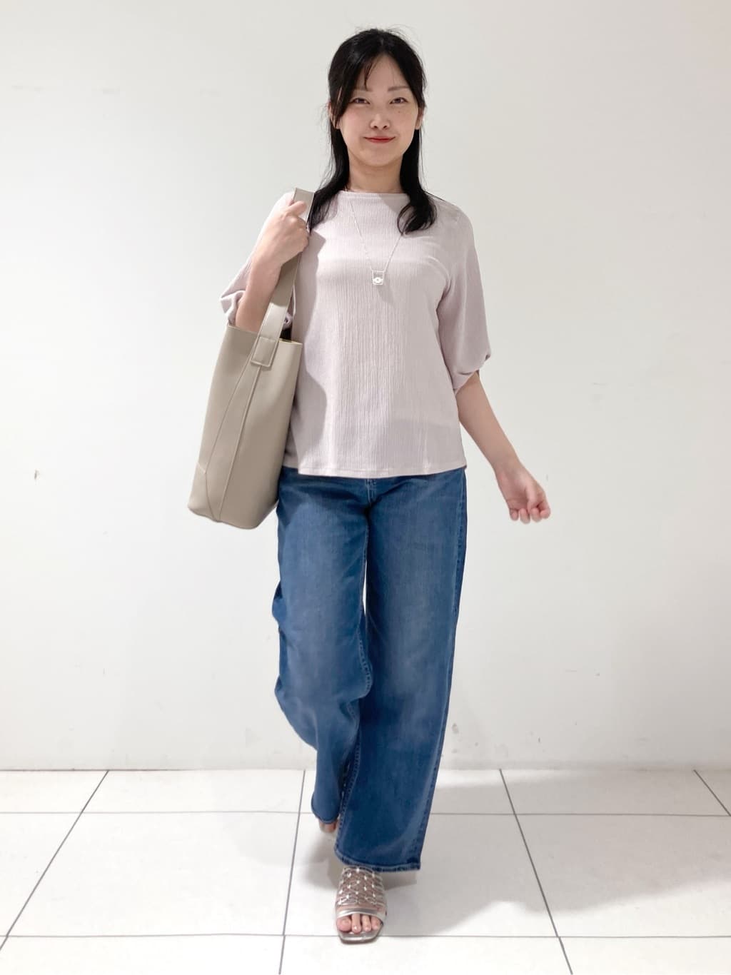 momokoさんの「INDIVI｜【UVケア／吸汗速乾】凹凸素材ねじり袖トップス」を使ったコーディネート