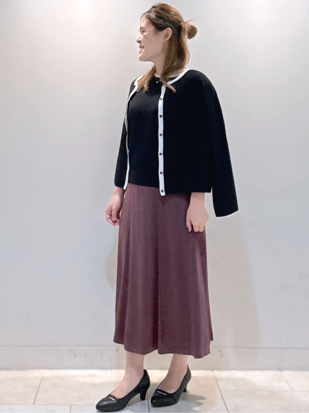 S&auml;K&iuml;さんの「Reflect｜【秋映え／単品使い◎／すっきり見え】ブローチ付きニットアンサンブル」を使ったコーディネート