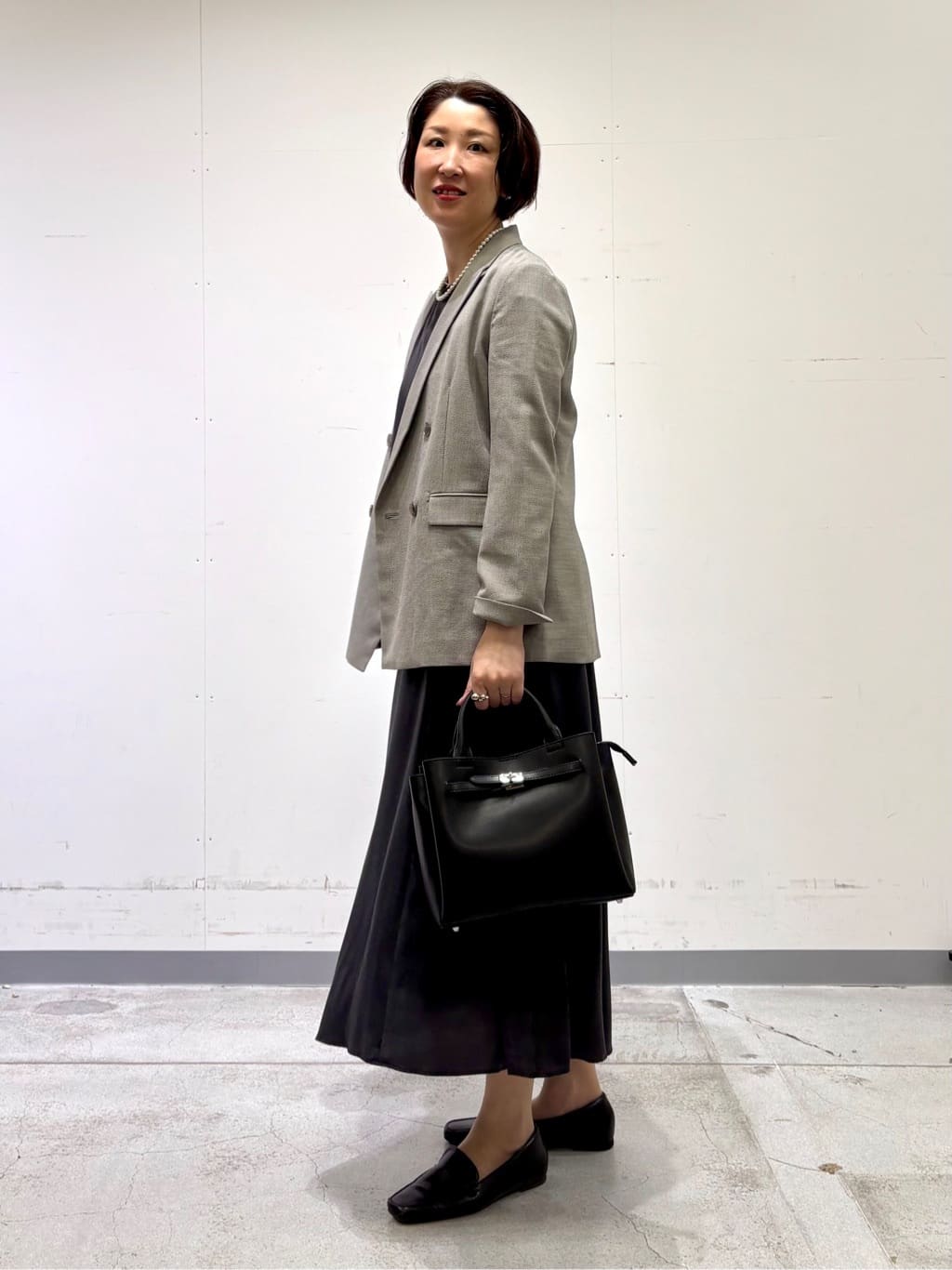 yuriさんの「INDIVI｜【UVケア／セットアップ可能】スエード調サテンスカート」を使ったコーディネート