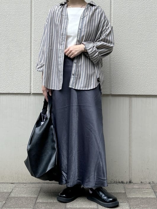 ga_riさんの「THE SHOP TK｜【後ろ姿もサマになる】ストライプ バックシャーリングシャツ/体型カバー/洗える」を使ったコーディネート