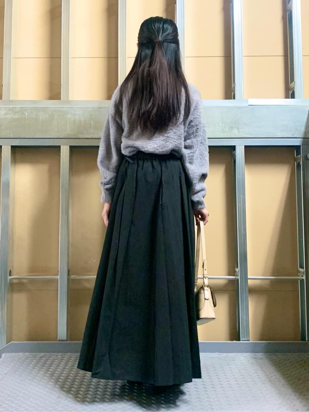 sahoさんの「THE SHOP TK｜【華やかで柔らか】ふわふわフェザーニット/洗える・前後2WAY」を使ったコーディネート