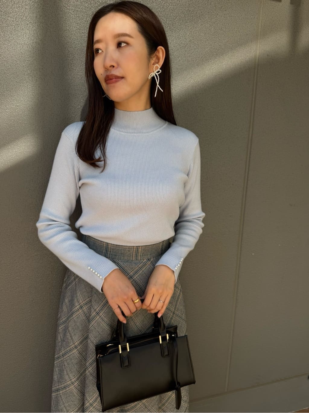 teiさんの「Couture brooch｜【多機能・フェミニン】パール調リブニット」を使ったコーディネート