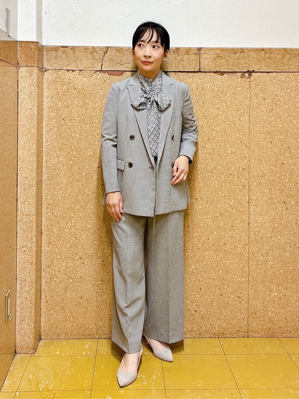 hattoriさんの「INDIVI｜【洗える／セットアップ可能】凹凸ストレッチ素材ストレートパンツ」を使ったコーディネート
