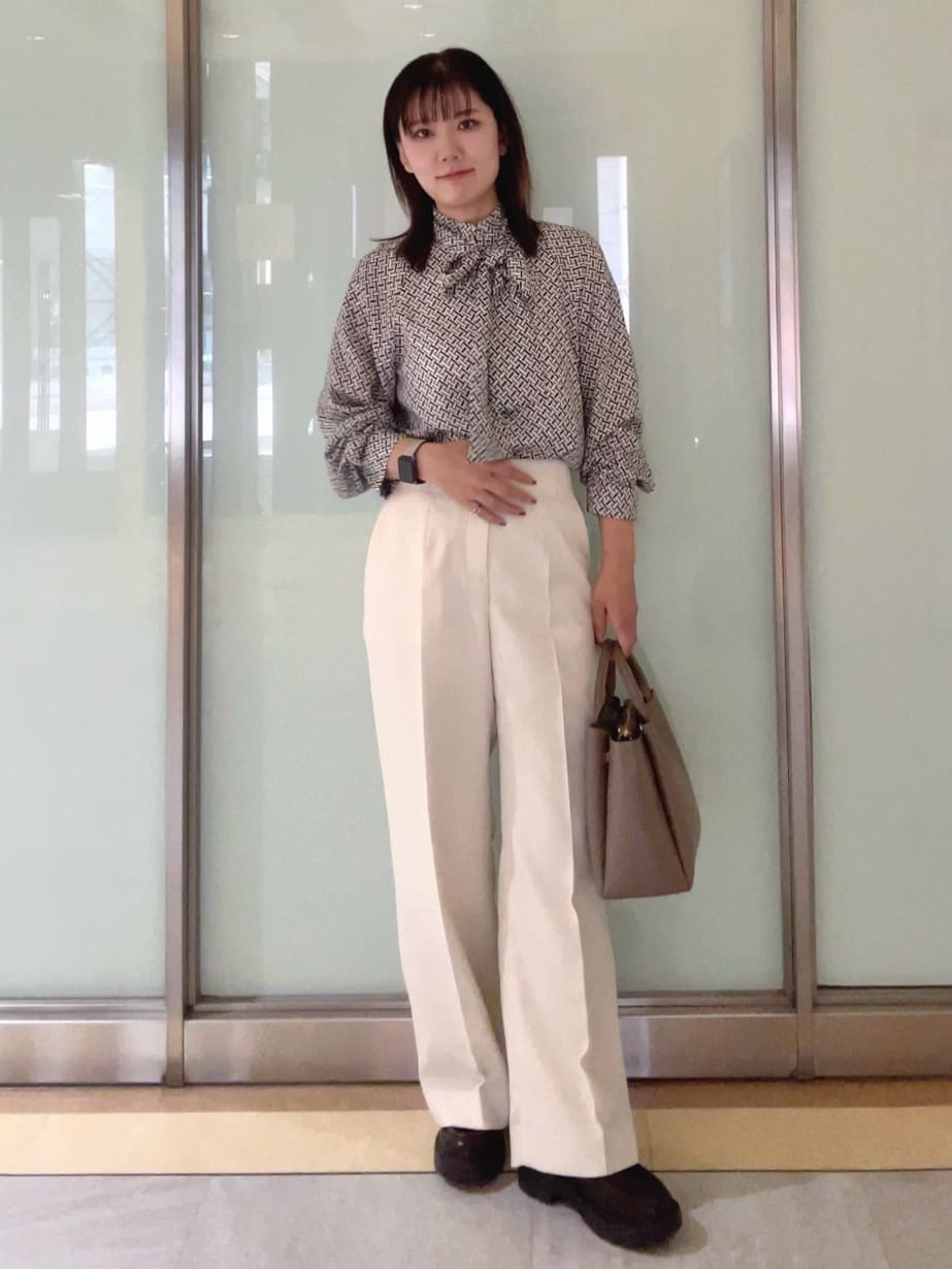 mayutaさんの「INDIVI｜ジオメプリントボウタイブラウス」を使ったコーディネート