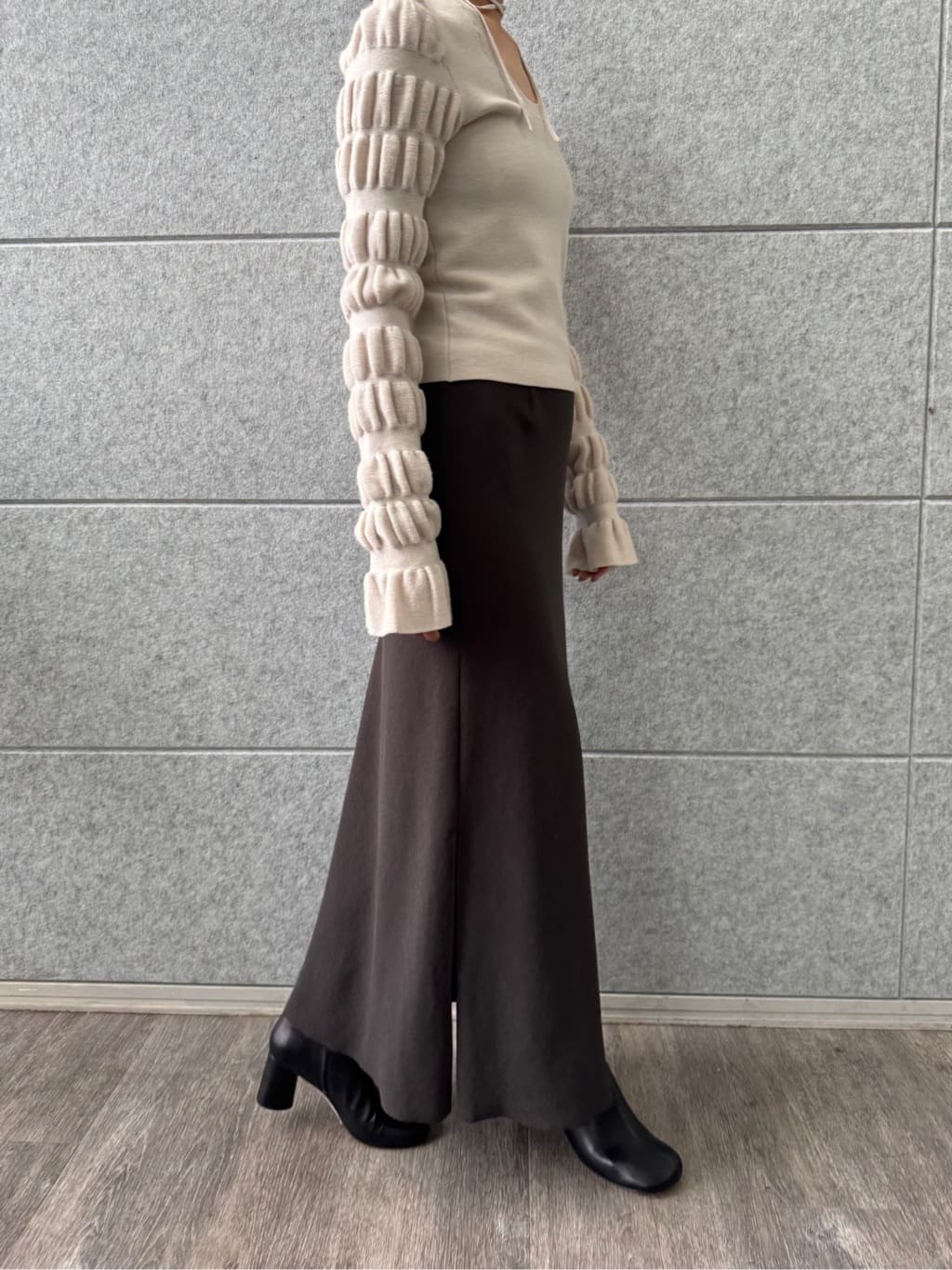 uchi__yamaさんの「CODE A｜gathered sleeves knit」を使ったコーディネート