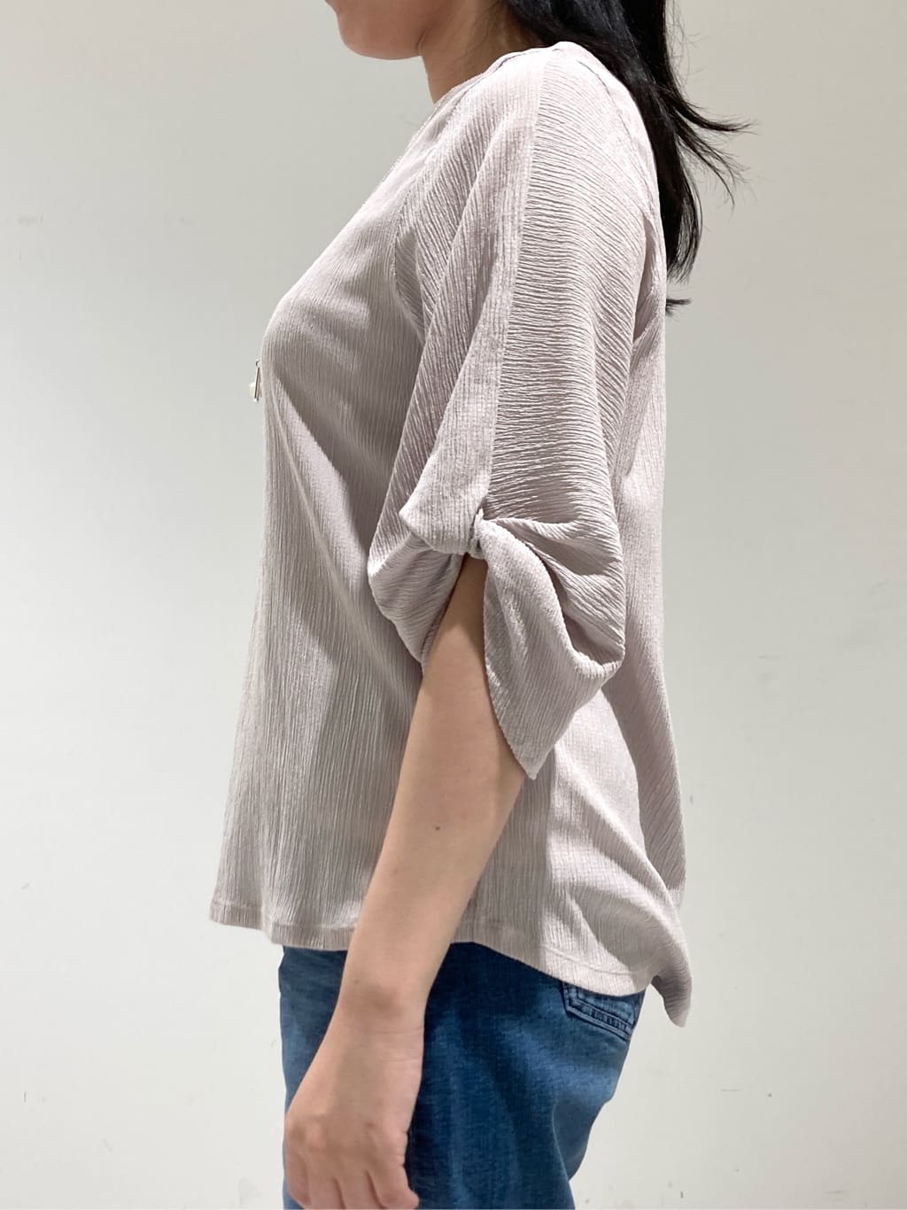momokoさんの「INDIVI｜【UVケア／吸汗速乾】凹凸素材ねじり袖トップス」を使ったコーディネート