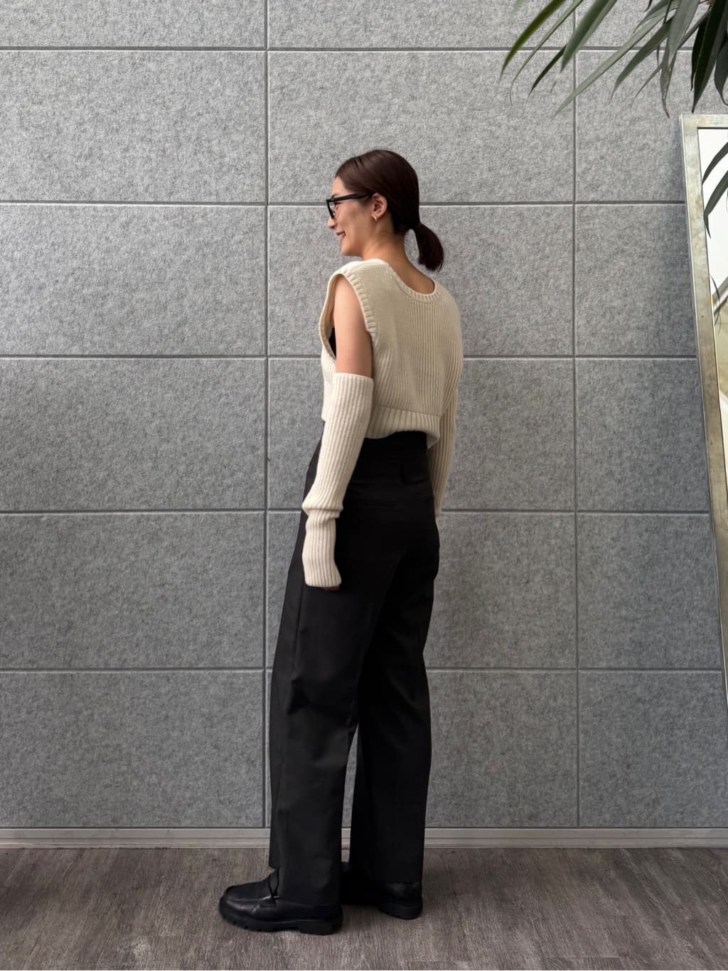 uchi__yamaさんの「CODE A｜dual form vest knit」を使ったコーディネート