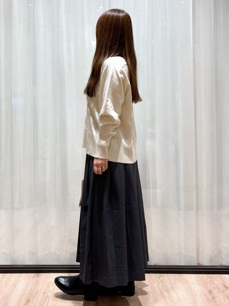かなさんの「OPAQUE.CLIP｜リラクシーVネックニット【洗濯機洗OK】《6col》」を使ったコーディネート