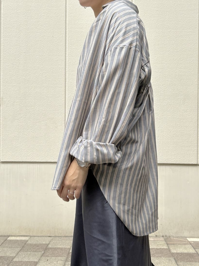 ga_riさんの「THE SHOP TK｜【後ろ姿もサマになる】ストライプ バックシャーリングシャツ/体型カバー/洗える」を使ったコーディネート