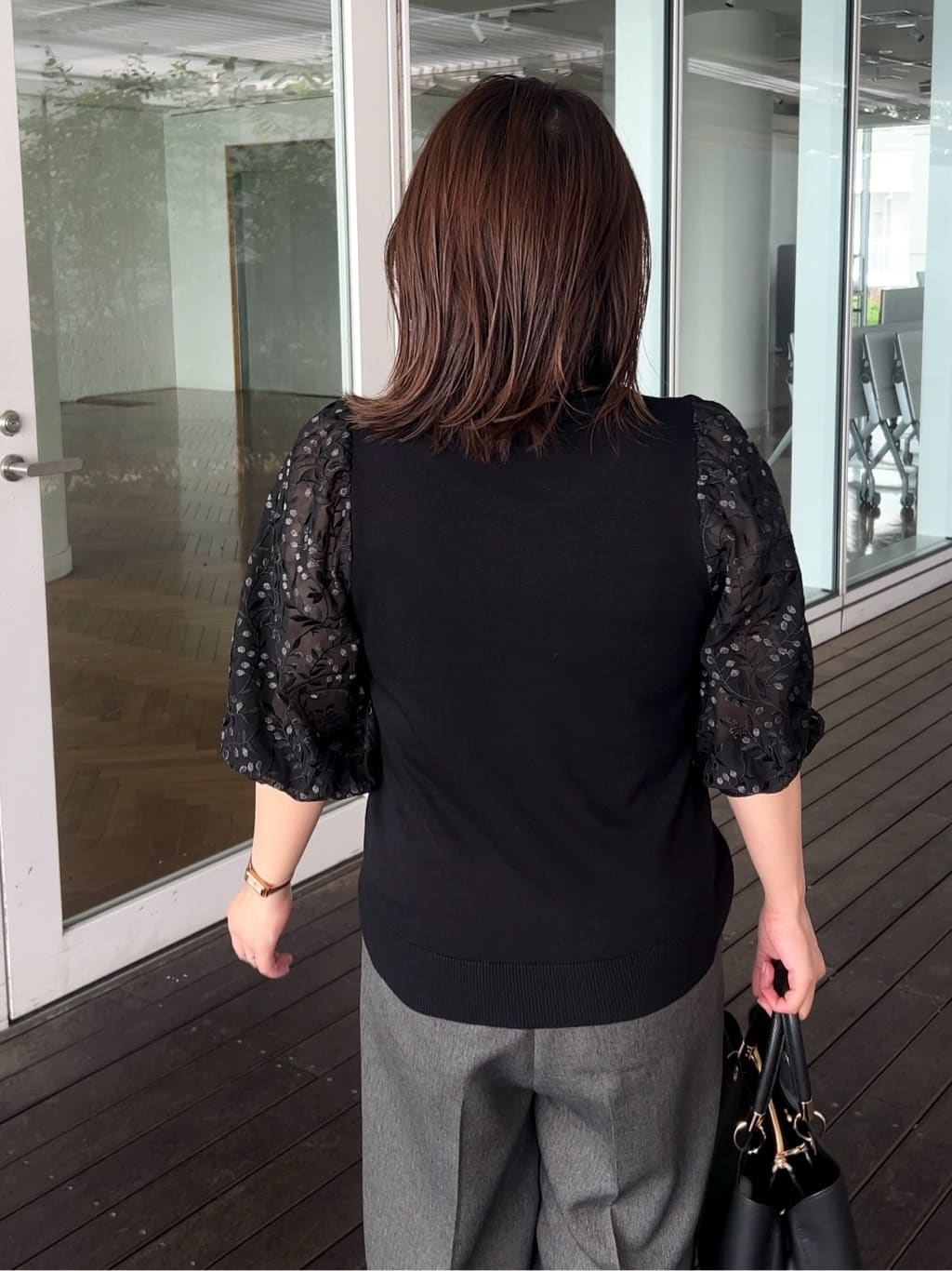 ちびゆきさんの「grove｜【二の腕カバー】繊細さと上品さをまとう袖刺繍プルオーバーニット」を使ったコーディネート