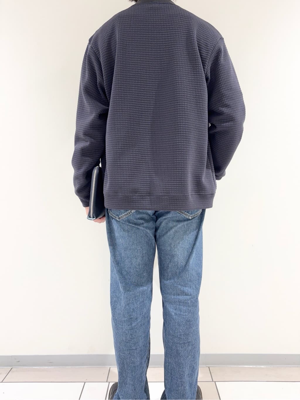 及川さんの「TAKEO KIKUCHI｜【抗菌防臭/シーズンレス】シアサッカーギンガムチェック ストレッチシャツ」を使ったコーディネート