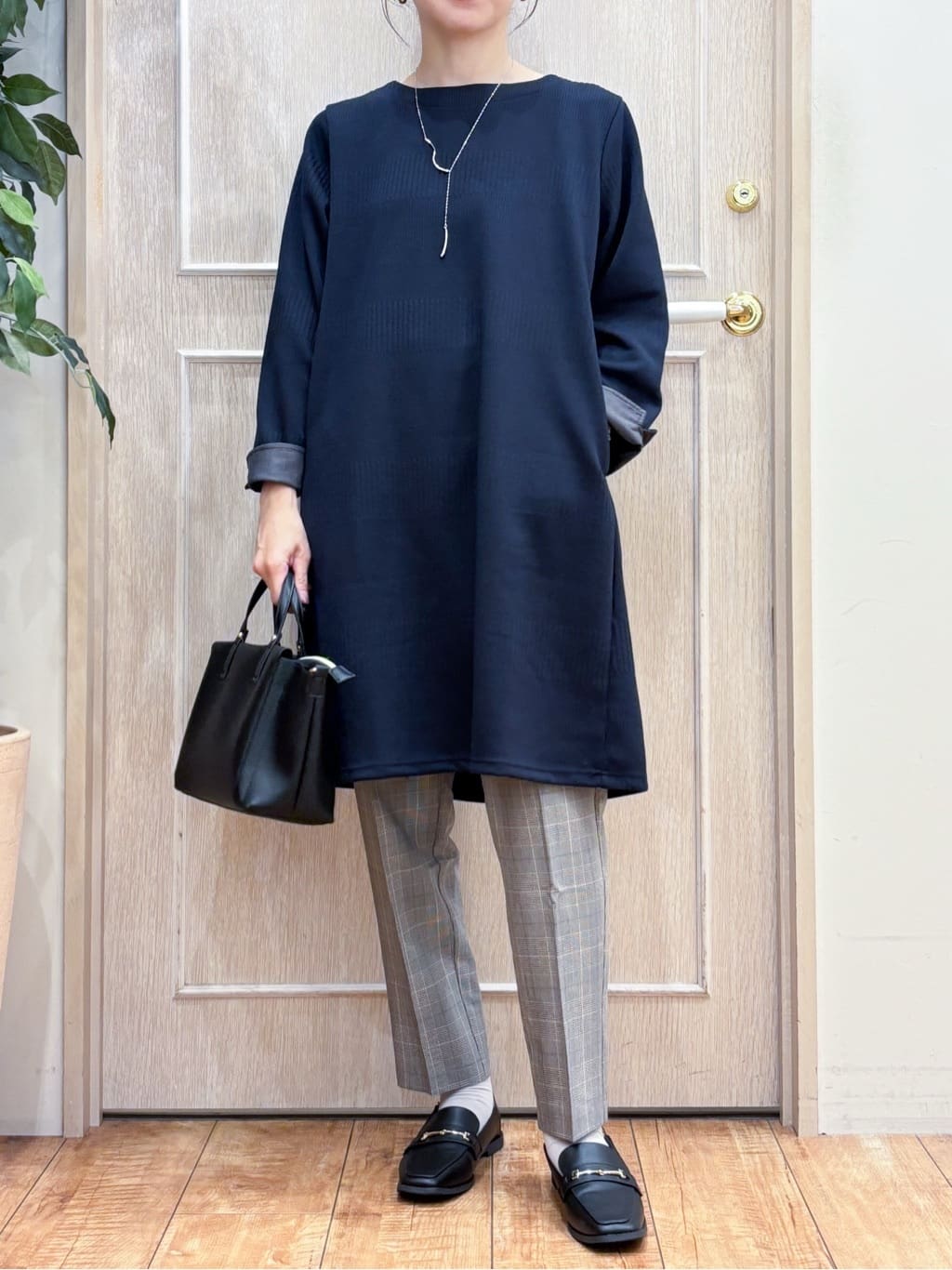 なみさんの「SHOO･LA･RUE｜【高レビュー/SS-LL/美脚シルエット】すっきりきれい見え テーパードパンツ」を使ったコーディネート