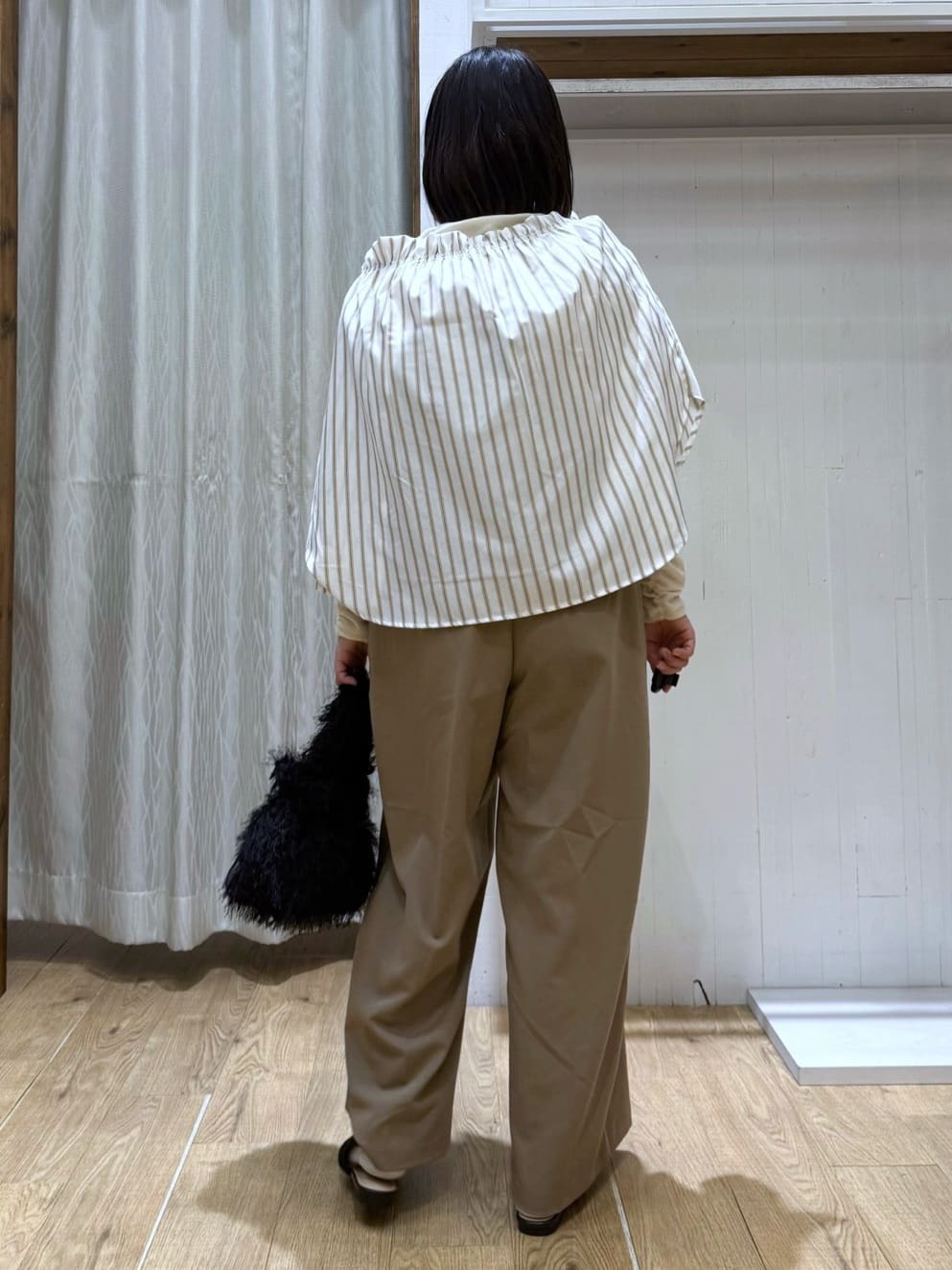 chさんの「THE SHOP TK｜サス付きタックワイドパンツ」を使ったコーディネート