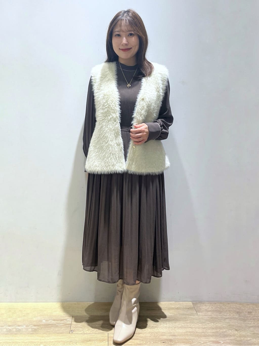 さやかさんの「index｜《andGIRL掲載》フェザーペプラムジレ【洗濯機OK／抗ピル】」を使ったコーディネート