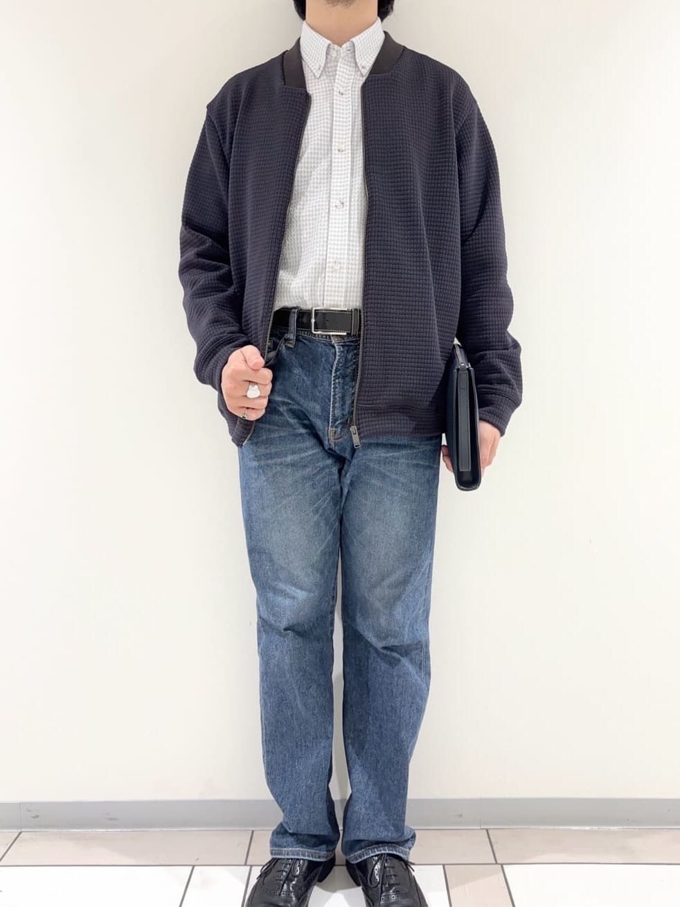 及川さんの「TAKEO KIKUCHI｜【抗菌防臭/シーズンレス】シアサッカーギンガムチェック ストレッチシャツ」を使ったコーディネート