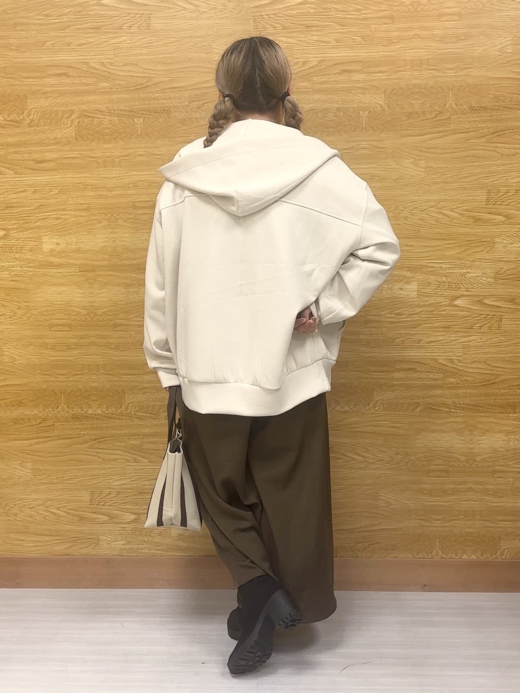 ぁむさんの「SHOO･LA･RUE｜【S-LL/2点セット】脚のラインを拾いにくい ベルト付きタックスカーチョパンツ」を使ったコーディネート