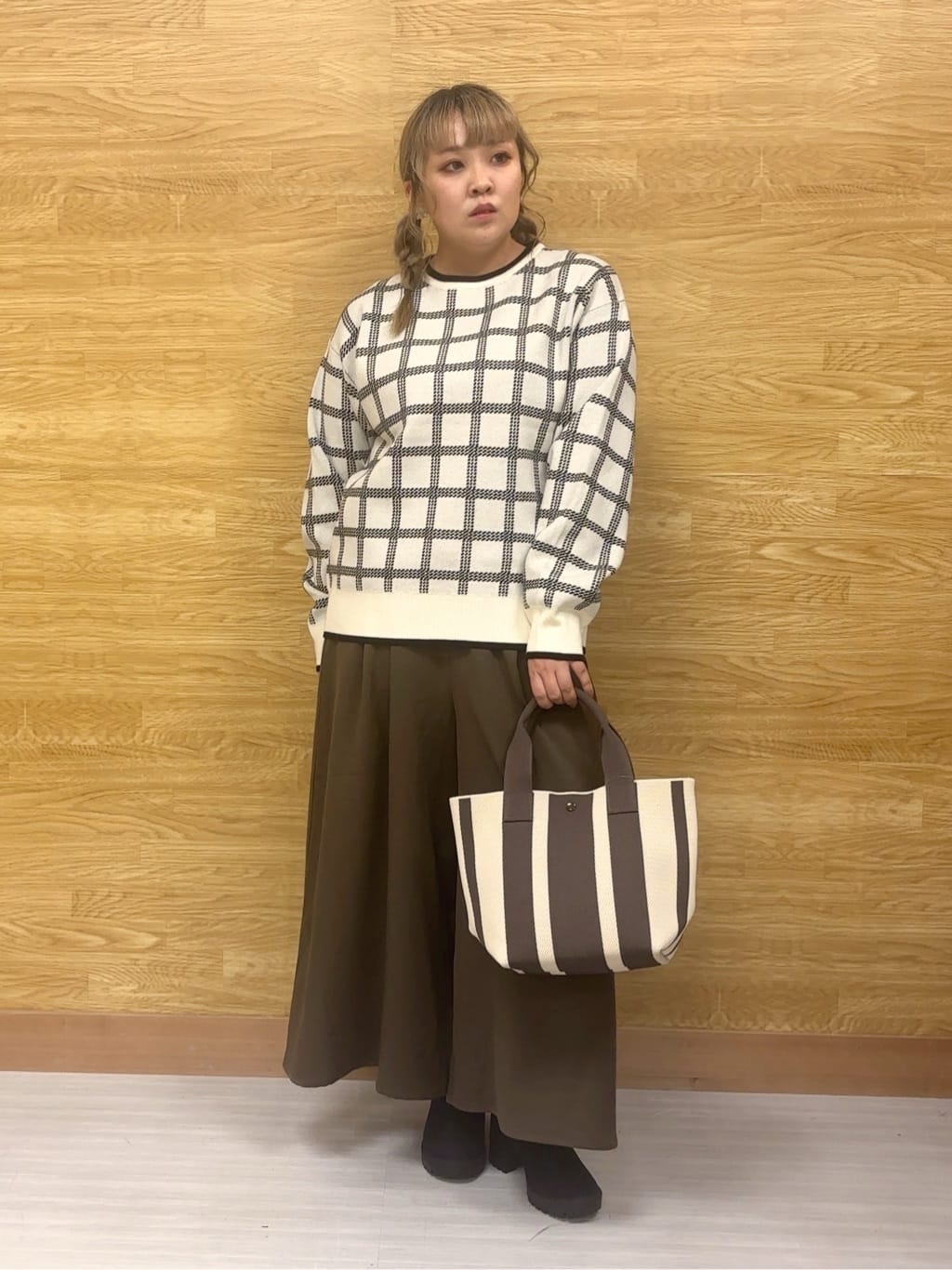 ぁむさんの「SHOO･LA･RUE｜【S-LL/2点セット】脚のラインを拾いにくい ベルト付きタックスカーチョパンツ」を使ったコーディネート
