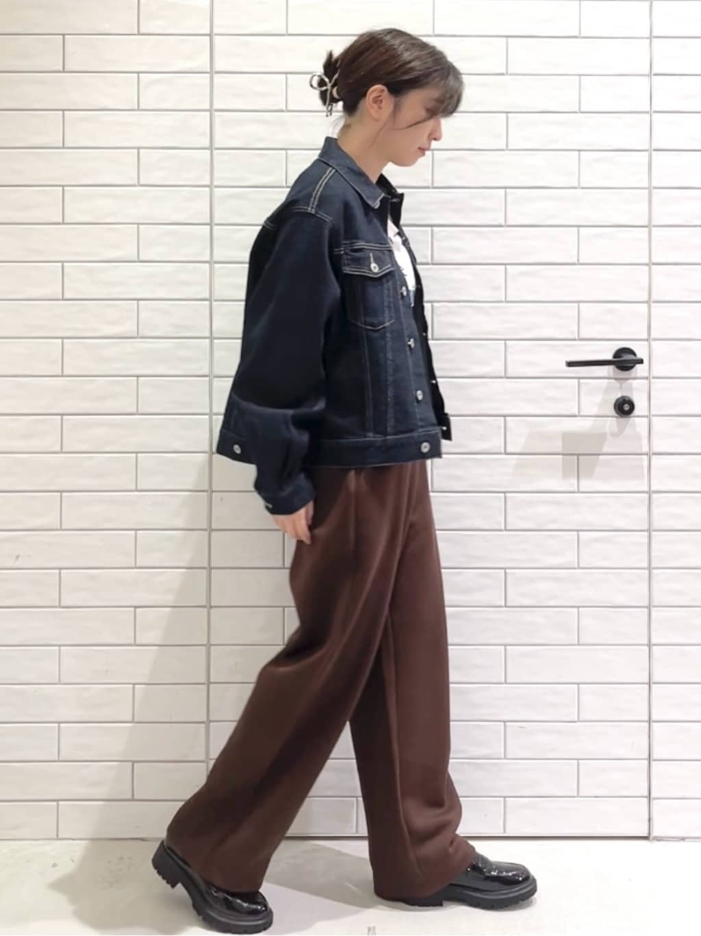 しおりさんの「OPAQUE.CLIP｜ロングロゴTシャツ【洗濯機OK】」を使ったコーディネート
