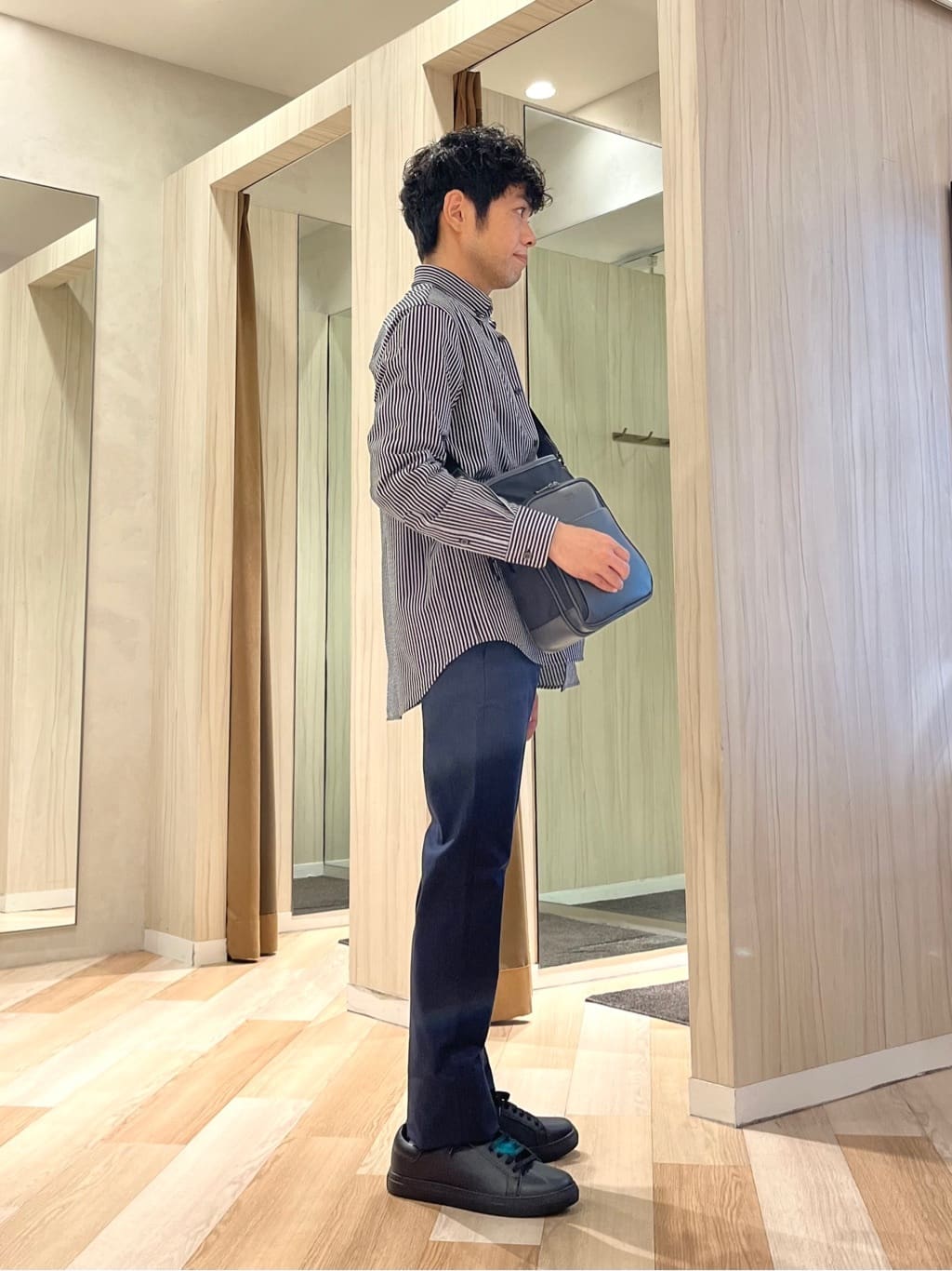 URAさんの「TAKEO KIKUCHI｜【抗菌防臭/シーズンレス】シアサッカーギンガムチェック ストレッチシャツ」を使ったコーディネート