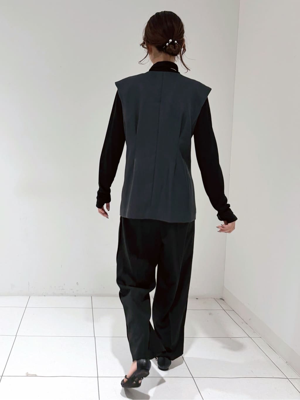 shioriさんの「INDIVI｜【セットアップ対応】ウーステッドライクジレジャケット」を使ったコーディネート