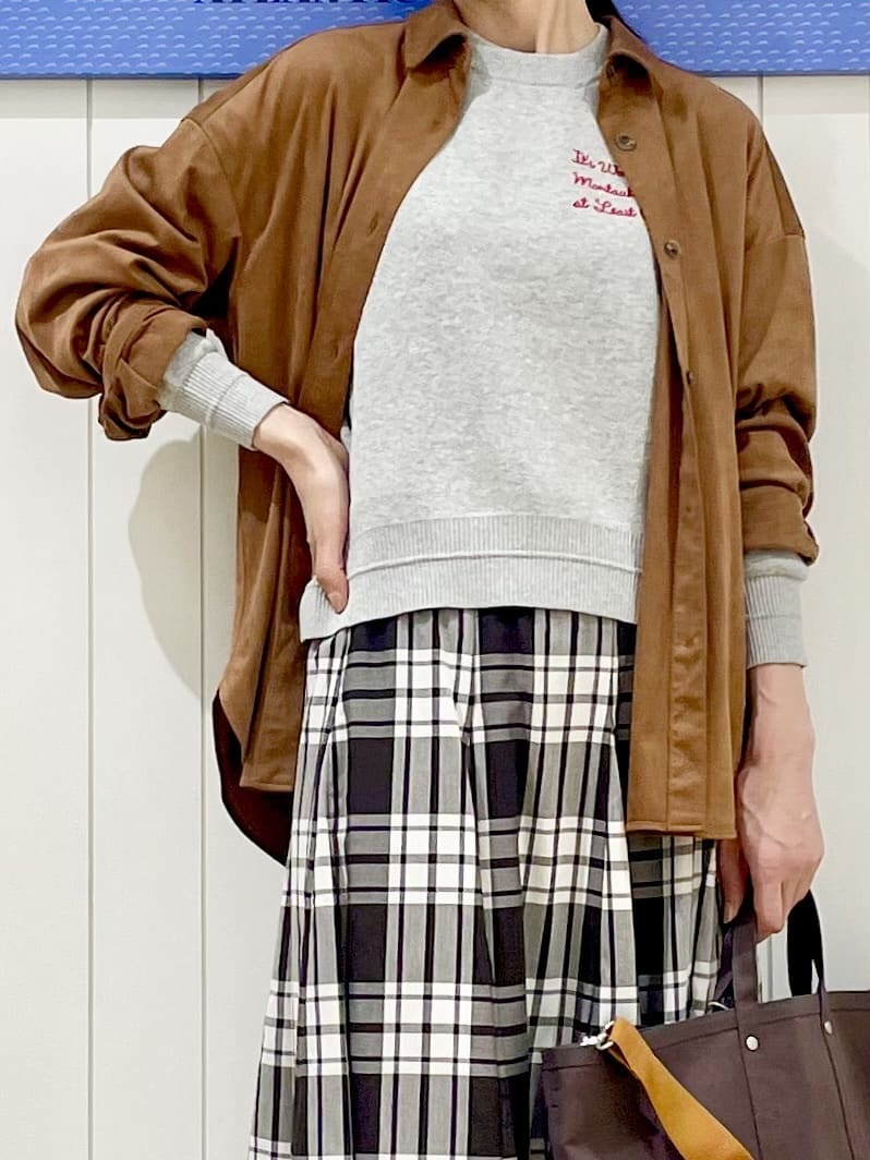 uwatokoさんの「Dessin｜【洗える】ストレッチスウェードライクシャツ」を使ったコーディネート