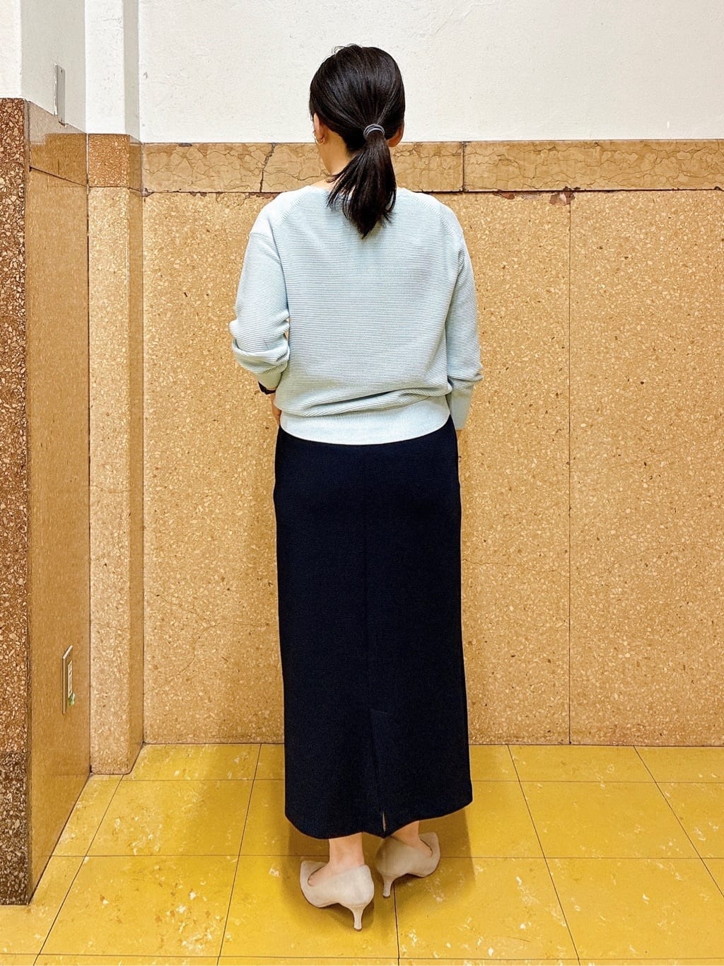 hattoriさんの「INDIVI｜【ウール混ラメ素材】Vネック煌めきニット」を使ったコーディネート