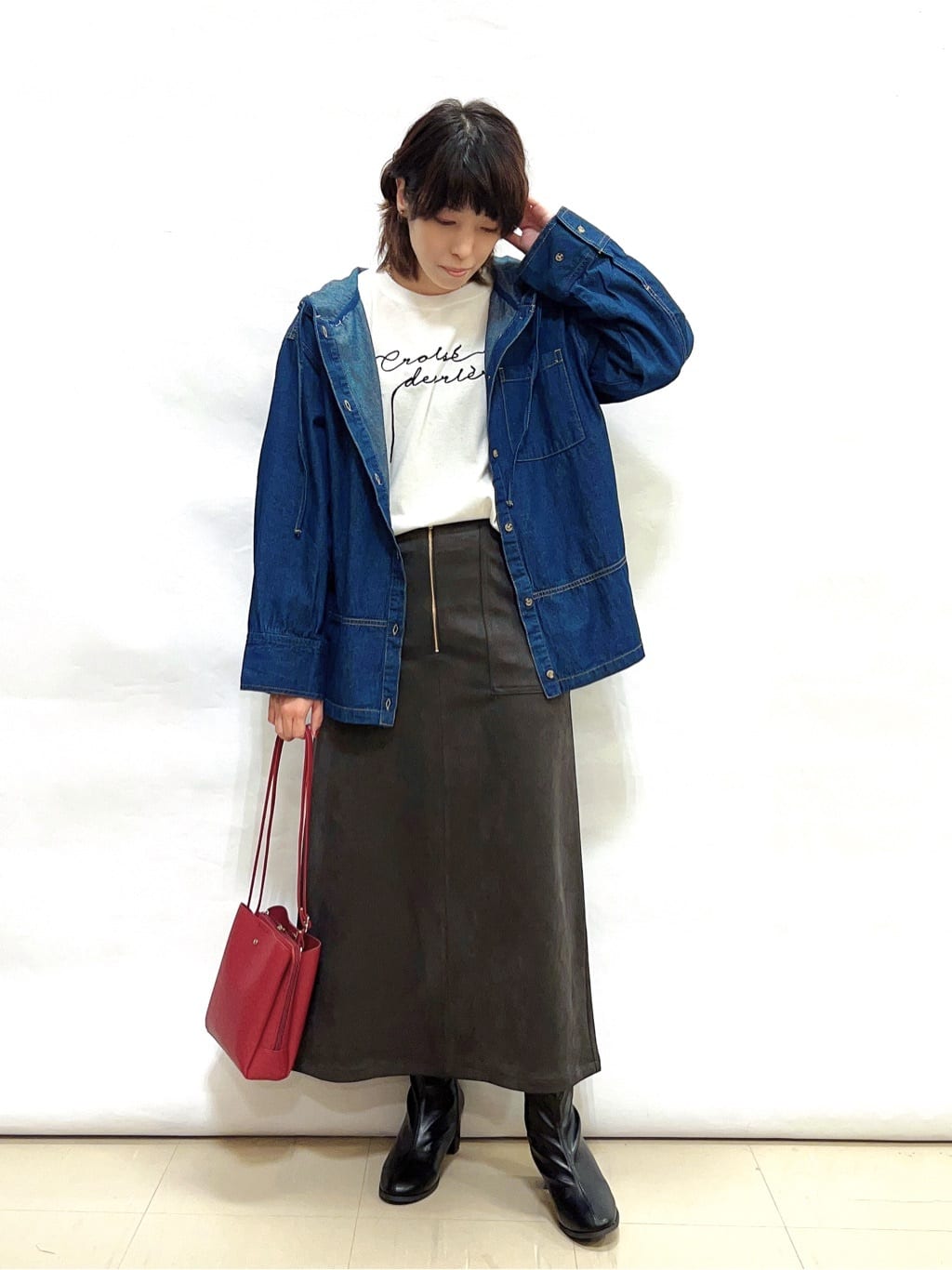 まっつんさんの「SHOO･LA･RUE｜【洗濯機可/S-LL】周りと差がつく チェーンステッチロゴロンT」を使ったコーディネート