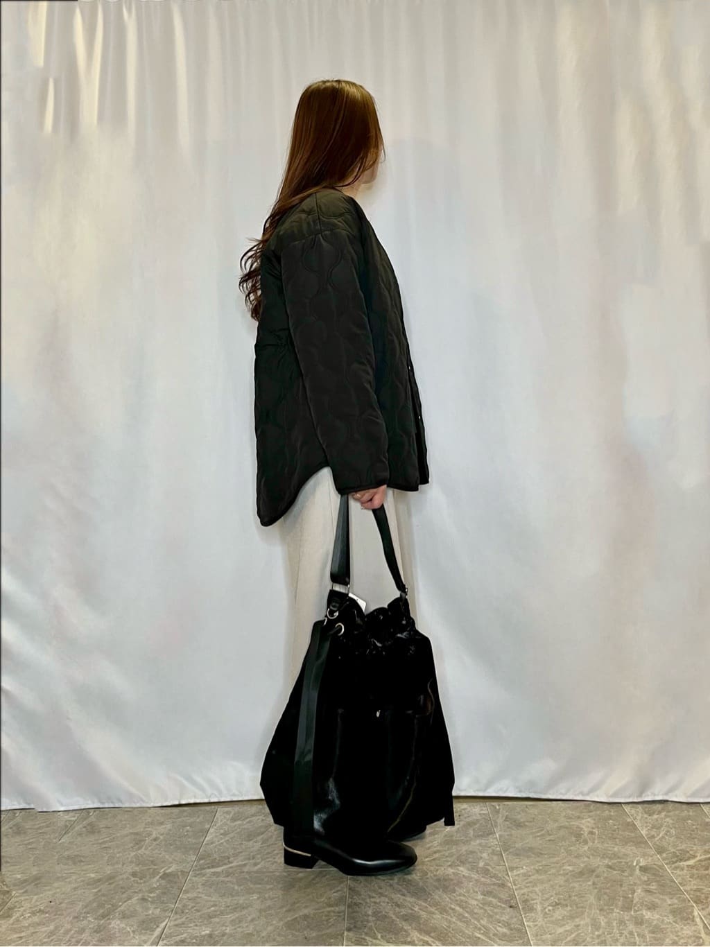 おうめさんの「SHOO･LA･RUE｜【洗濯機可/毛玉レス】大人世代も取り入れやすい スウェットライク アソートニット」を使ったコーディネート