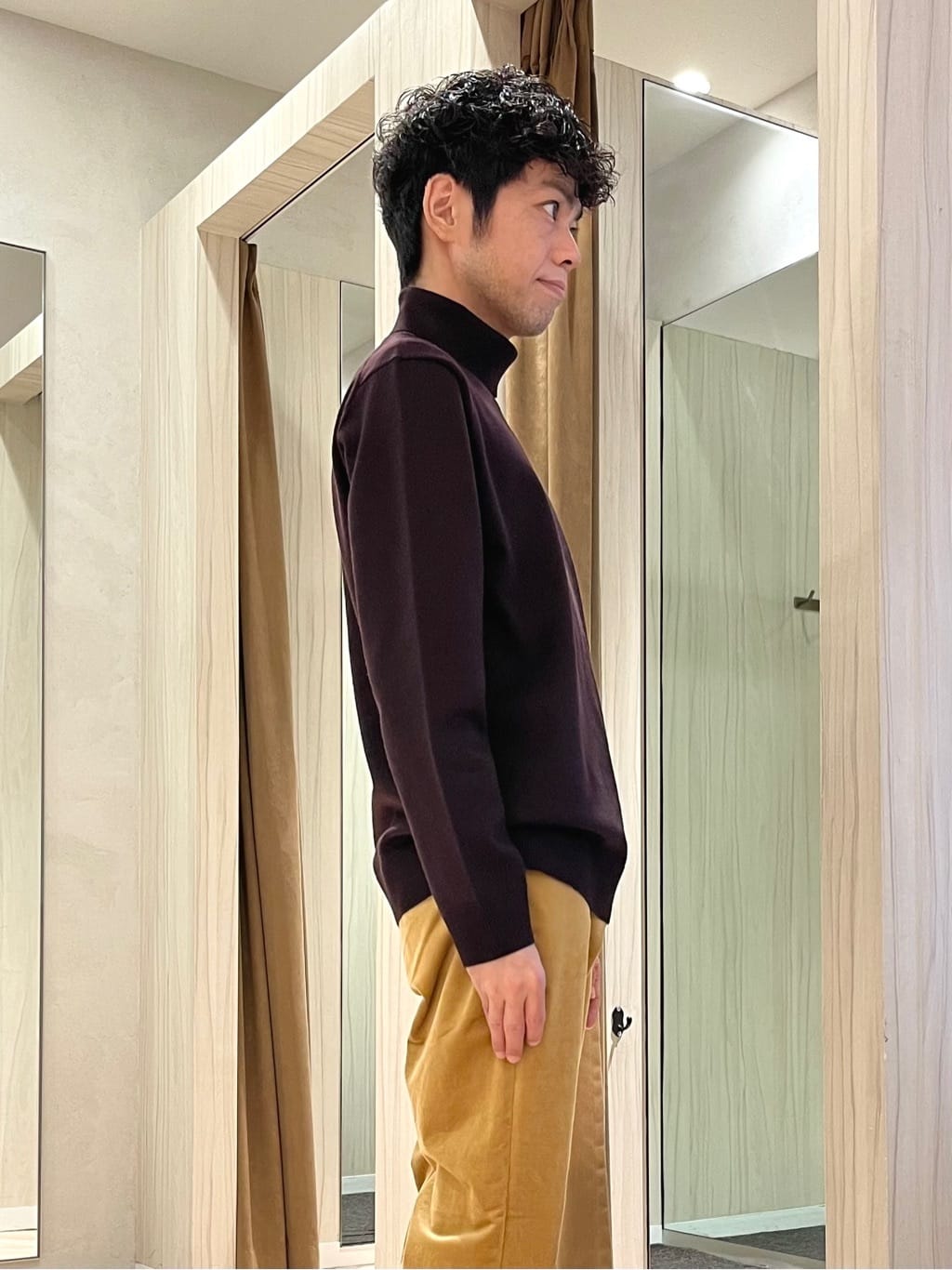URAさんの「TAKEO KIKUCHI｜アンチピリング タートルネック ニット」を使ったコーディネート