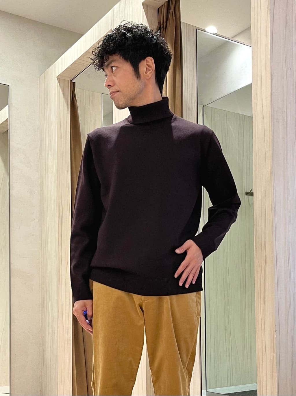 URAさんの「TAKEO KIKUCHI｜アンチピリング タートルネック ニット」を使ったコーディネート