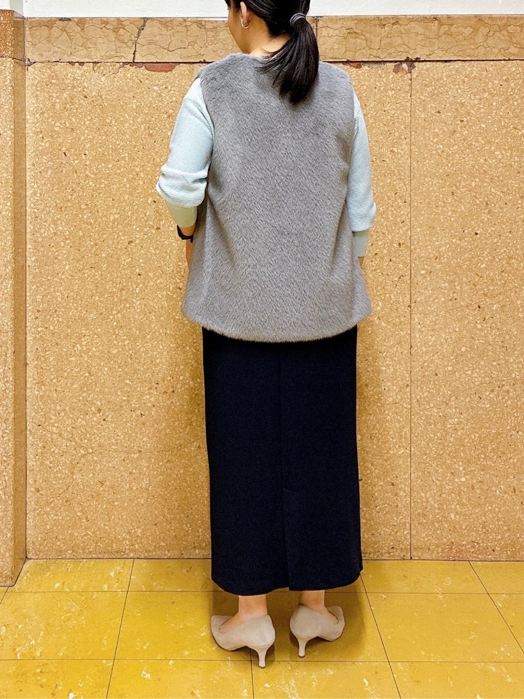 hattoriさんの「INDIVI｜【ウール混ラメ素材】Vネック煌めきニット」を使ったコーディネート