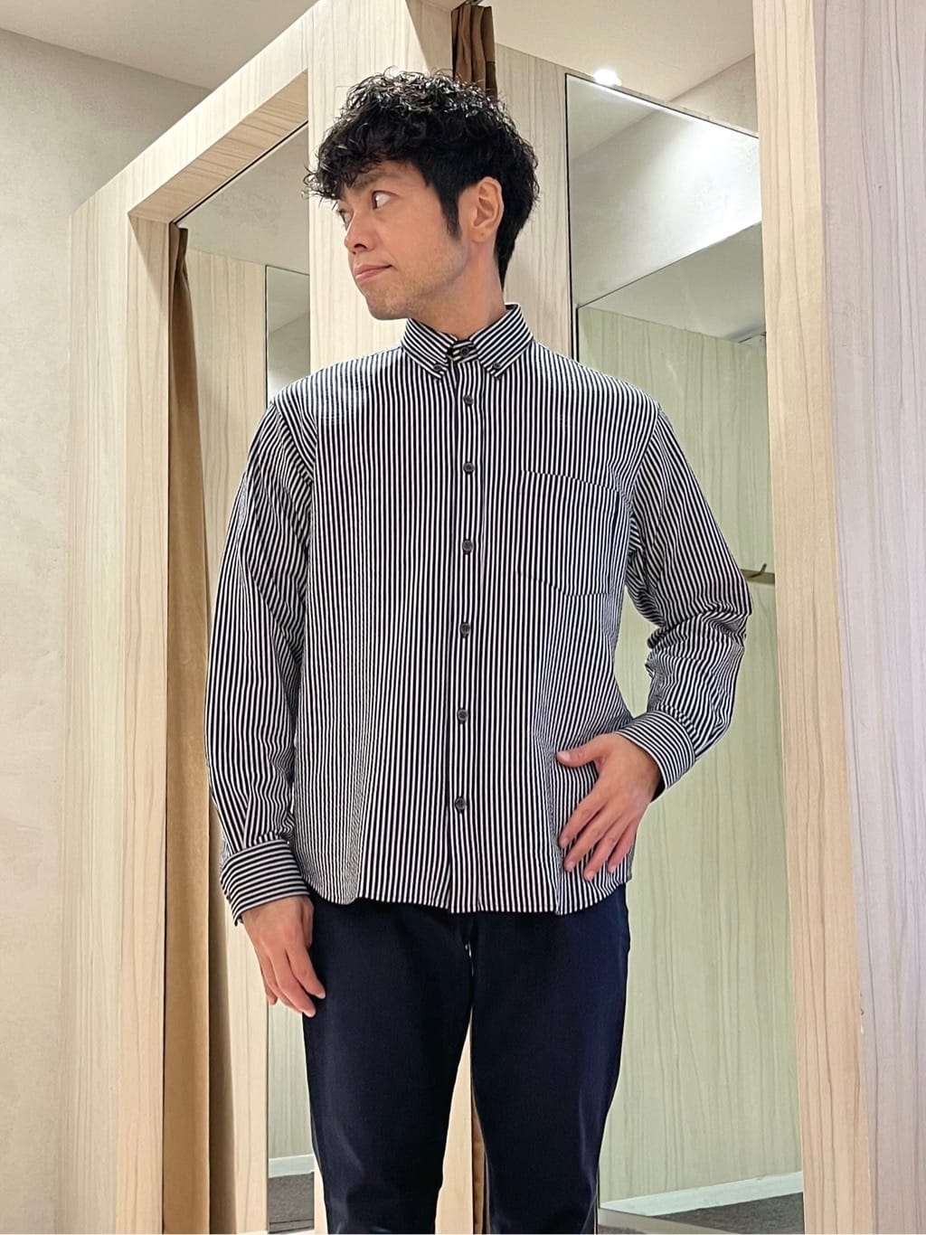 URAさんの「TAKEO KIKUCHI｜【抗菌防臭/シーズンレス】シアサッカーギンガムチェック ストレッチシャツ」を使ったコーディネート