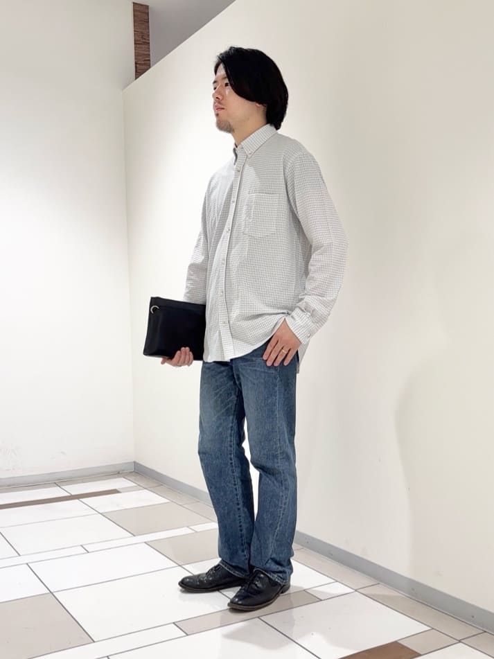 及川さんの「TAKEO KIKUCHI｜【抗菌防臭/シーズンレス】シアサッカーギンガムチェック ストレッチシャツ」を使ったコーディネート